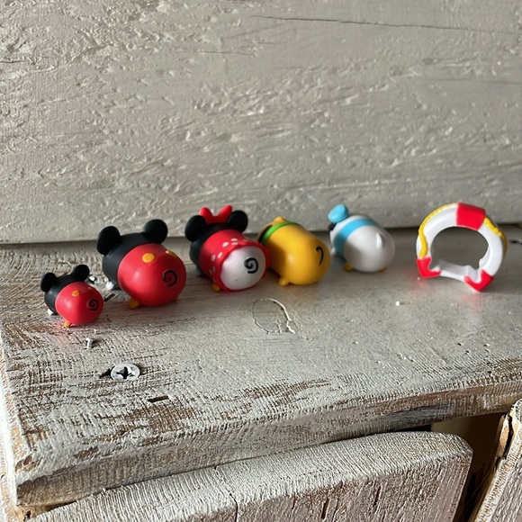 DISNEY Mickey Mouse, Minnie Mouse, Pluto & Donald Tsum Tsum Vinyl Figurine Set - Picture 2 of 3